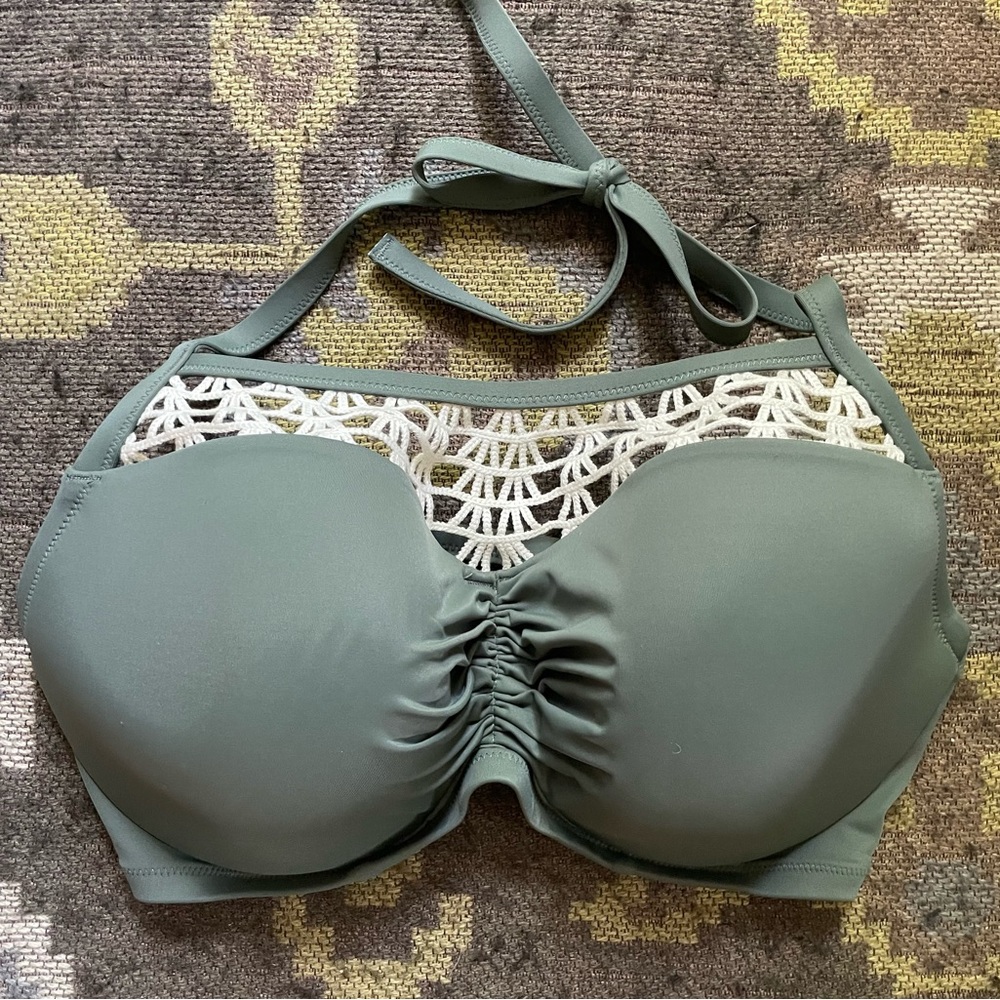 Underwire lace trim bikini top
